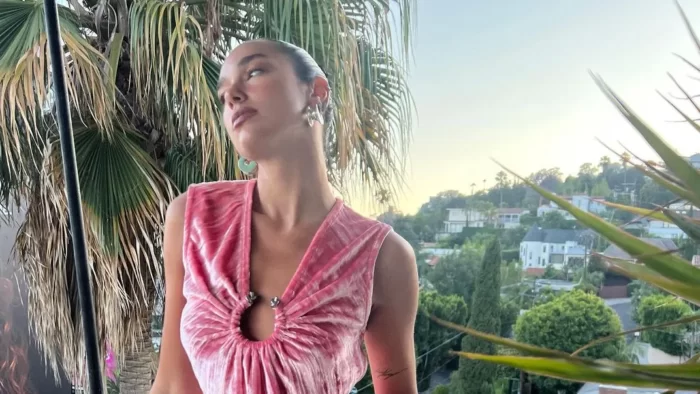 he Best Fashion Instagrams of the Week: Emily Ratajkowski, Dua Lipa, Tommy Dorfman, and More